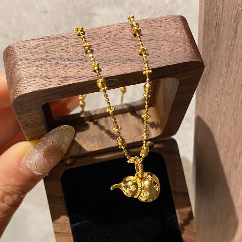 Light Luxury Full Diamond Luster Star Gourd Necklace Unique Pendant Design Exquisite Collar Chain Wedding Jewelry Gifts
