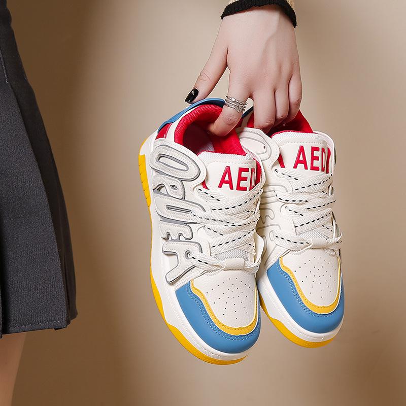 

Guochao high street niche design women s shoes dopamine platform letter bread shoes women s versatile casual sports board shoes 40