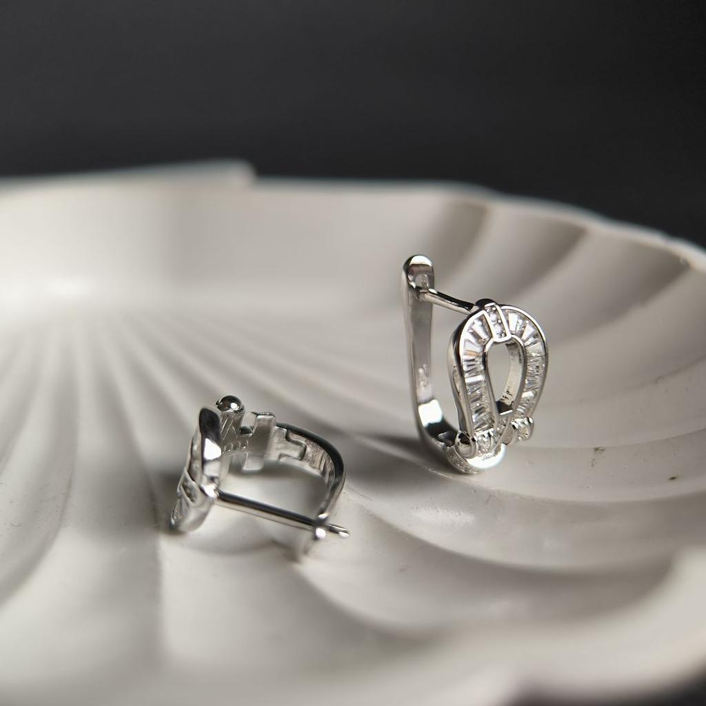 Серебряные серьги с фианитами (2184126)