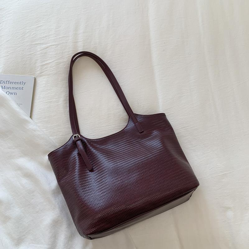 

Casual simple high-value large-capacity tote bag women s 2025 new commuter casual portable shoulder underarm bag