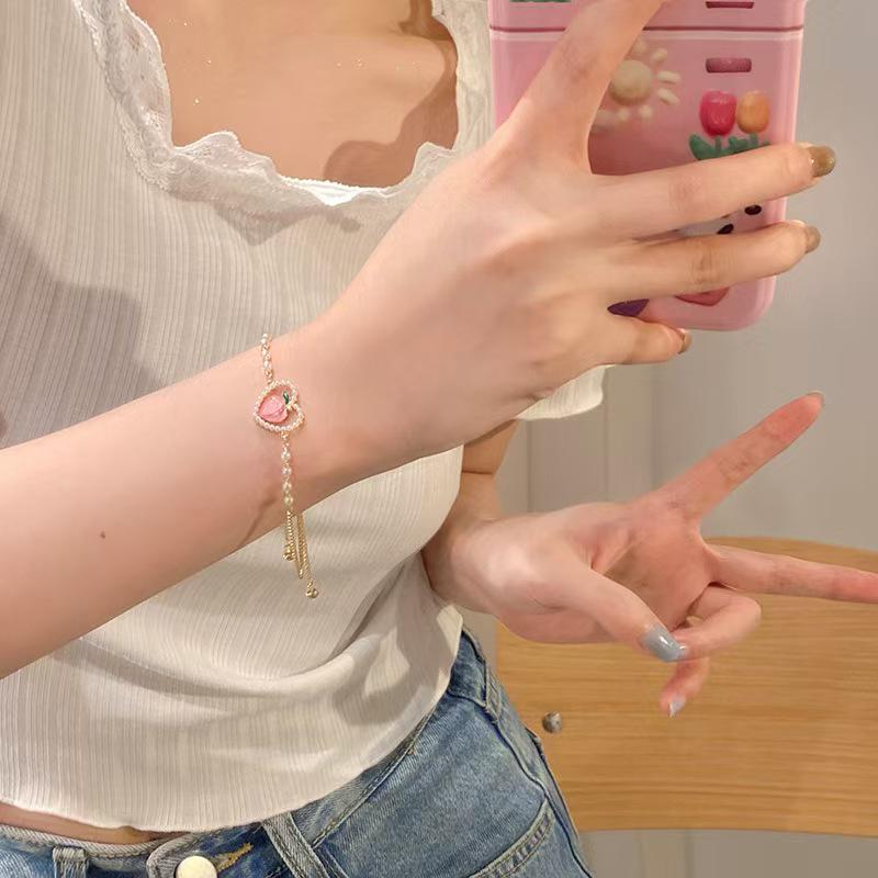 Niche Design Sense 2025 Peach Pearl Pull-String Bracelet for Women