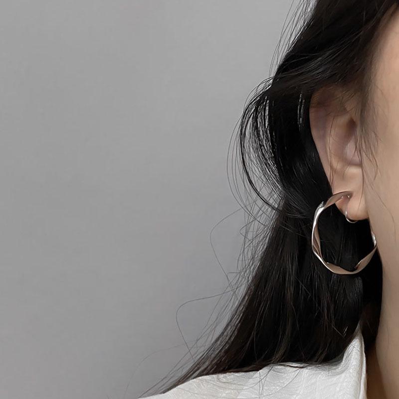 Retro Geometric 925 Silver Needle Metal Pattern Irregular Earrings - Exaggerated Cold Style