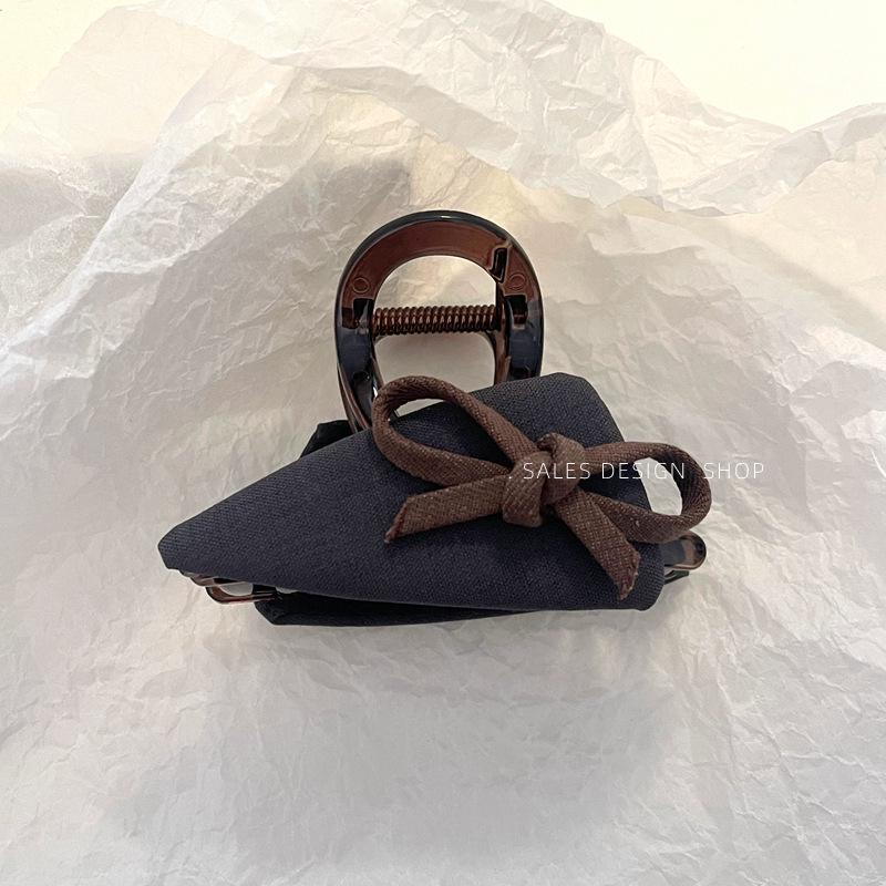 Korean Retro Plaid Triangle Claw Clip - Elegant Hair Accessory for Women