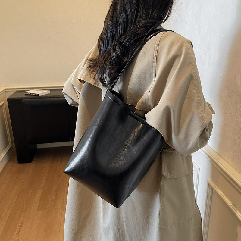 Premium Sense Niche Bag Women's Autumn and Winter 2025 New Retro Versatile Shoulder Messenger Bag Casual and Explosive Bucket Bag