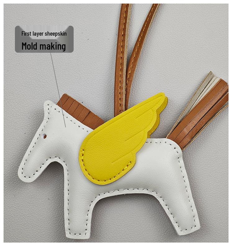 Håndsømmet Ekte Skinn Pony Veskeanheng - Søtt Lammeskinn Flygende Hest Design