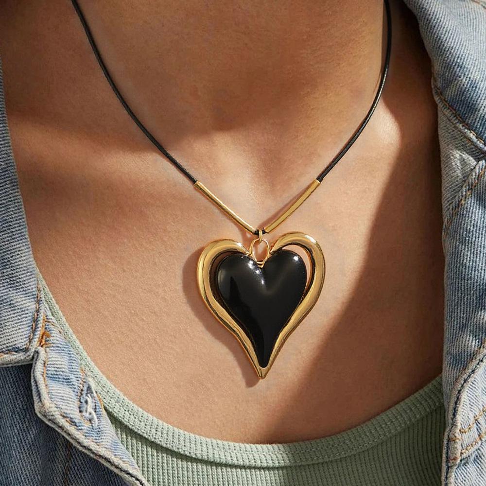 Exaggerated Gothic Heart Necklace For Women Jewelry 2025 Trending New Sweet Cool Hottie Peach Heart Pendant Necklaces Choker