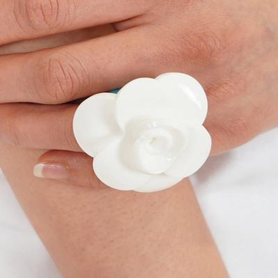 Fruta White Rose Ring