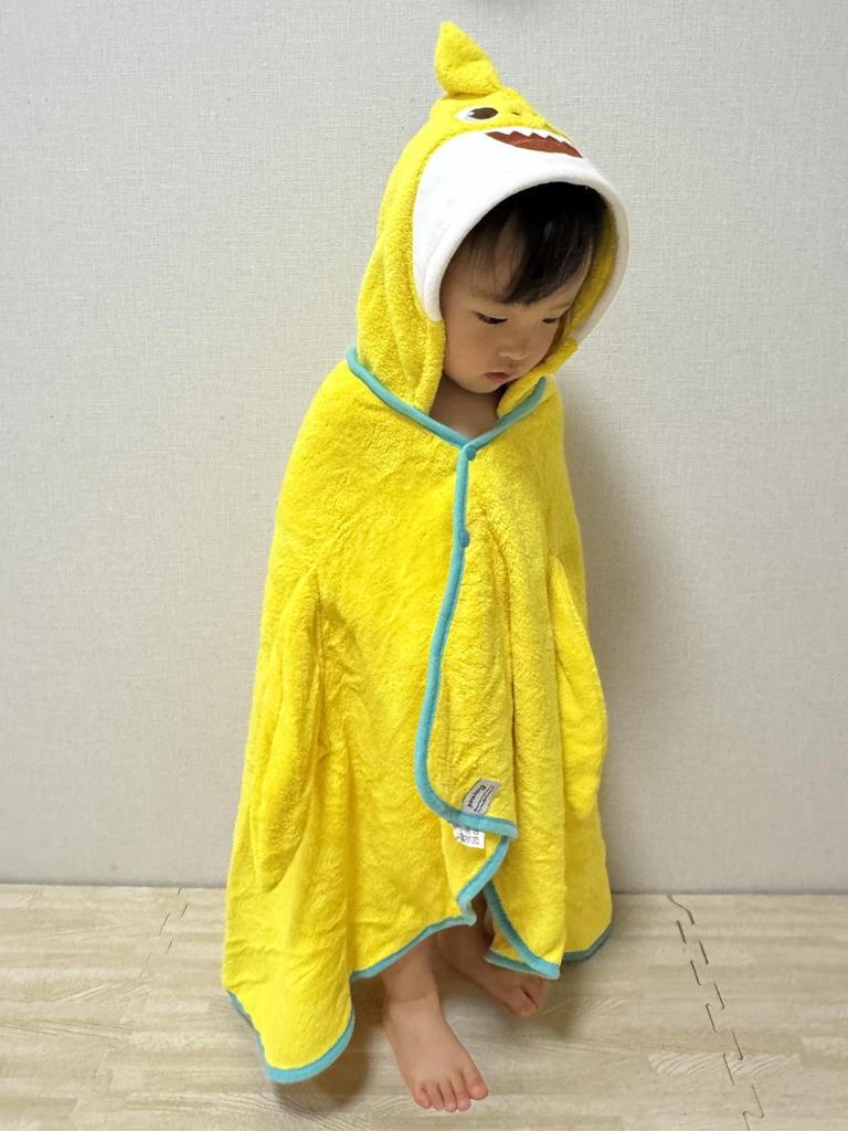 Skater Baby Shark Hooded Bath 108cm x 92cm Poncho, Moisture-Wicking, Quick-Drying, (BPO1-A)