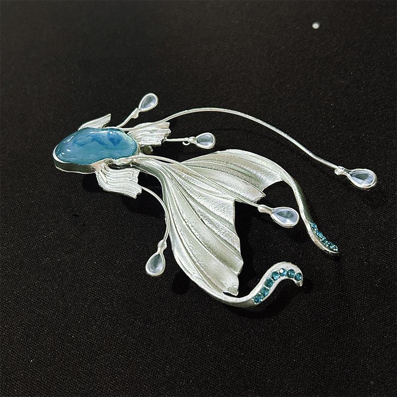Cute White Fish Brooch Elegant High-End Dreamy Luxury Deep-Sea Mermaid Brooch Women Clothing Accessories Unique Jewelry