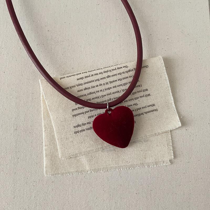 Nischenpersönlichkeit Beflockter Liebesanhänger Halskette Damen Leichter Luxus Retro Elegant Mode Schlicht Vielseitig Halskette Pulloverkette