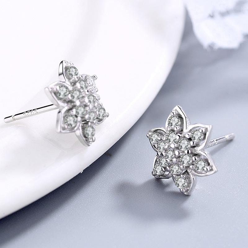 S925 Sterling Silver Christmas and Winter Bright Snowflake Sterling Silver Diamond Stud Earrings Beautiful Flower Stud Earrings Sliver Ornament