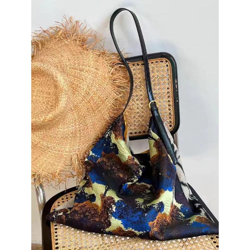

French relaxation~ retro fashionable mysterious forest oil painting printing double-sided shoulder casual backpack tote women s bag
