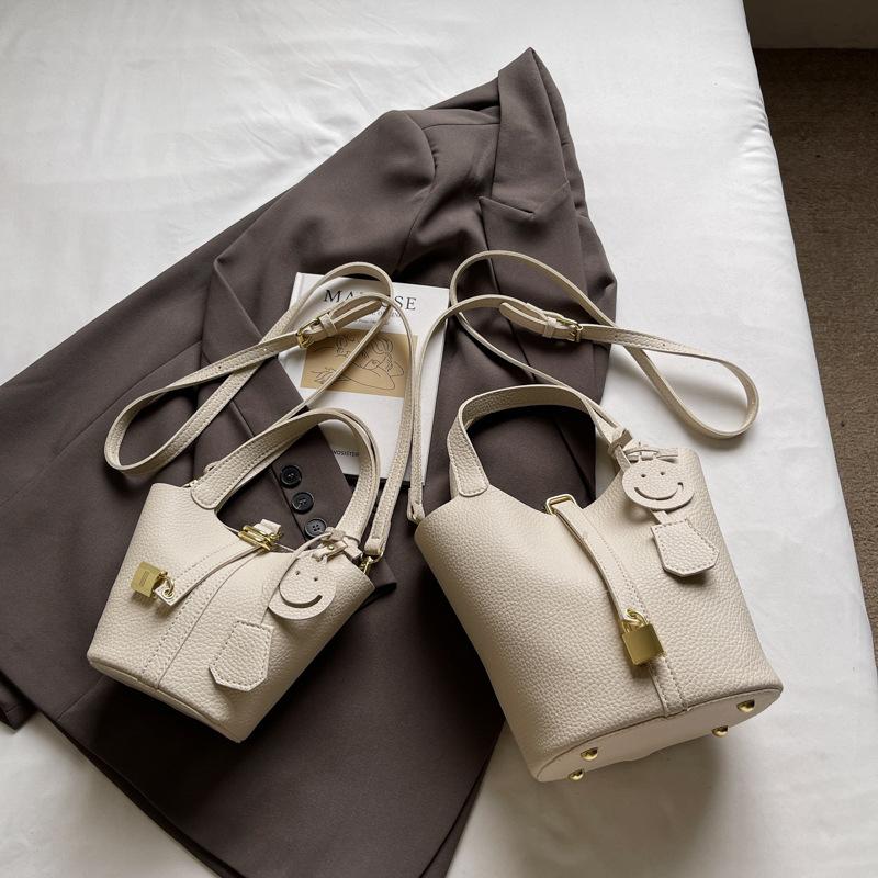Handheld Bucket Bag Women's New Fashion Versatile Shoulder Bag Casual Messenger Bag