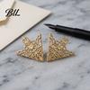 Metal Collar Clip 1 Pair Vintage Shirt Clip, Hollow-Out Decoration Alloy Brooch Triangle Pin for Men Women