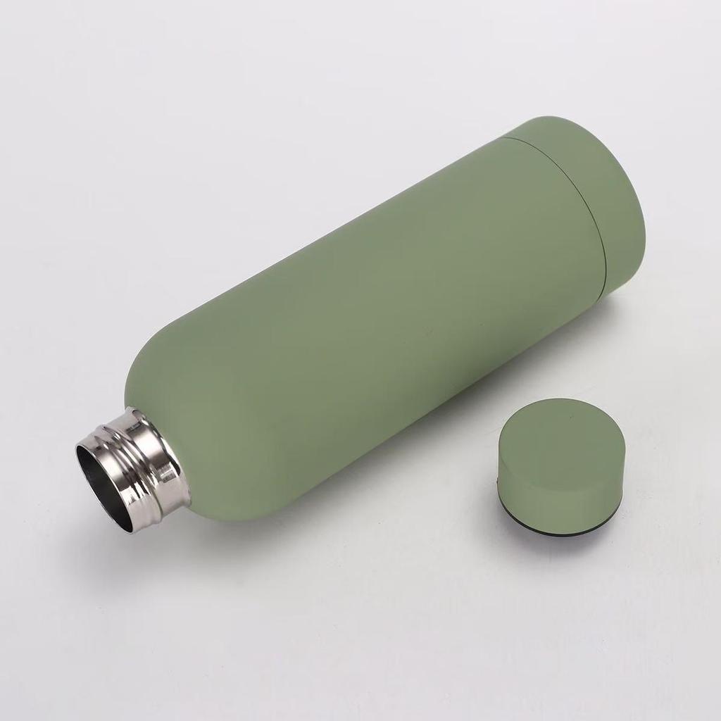 Sport-Thermosflasche aus mattiertem Edelstahl - Großes Fassungsvermögen, Güteklasse 304.