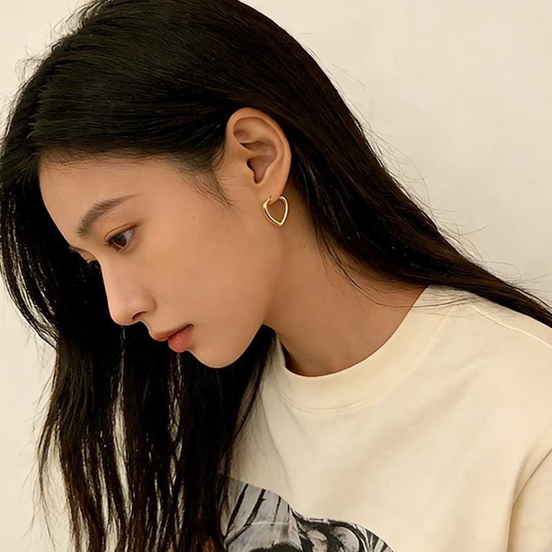 Elegant Alloy Heart Earrings: Luxe Geometric Studs