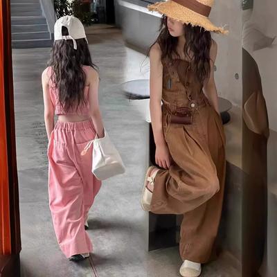 Traje de mezclilla de color sólido de verano para niñas, personalidad, para niños medianos y grandes, de un solo botón, pantalones cortos con tirantes + pantalones rectos, conjunto casual de dos piezas