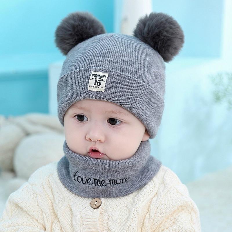 Ragazzino Alla Moda In Sciarpa E Jeans Stile Di Inverno Bambini Di Modo Bambino Divertente Sorridere Felice Image45305628