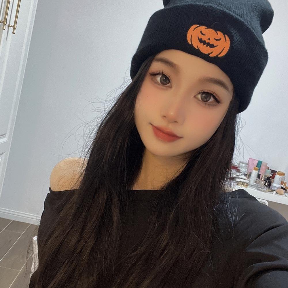 New autumn and winter Halloween pumpkin little devil embroidered knitted hat for men and women, warm beanie hat for students