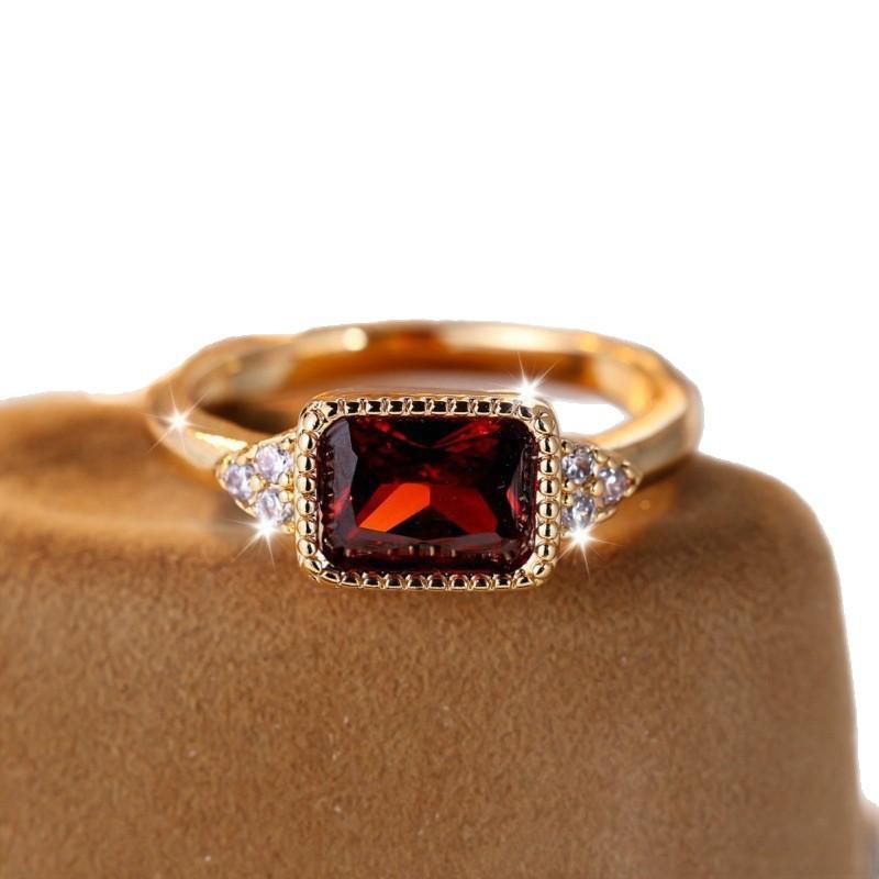 Lady Ring Vintage Court Square Diamond Classic Dinner Ring Ring