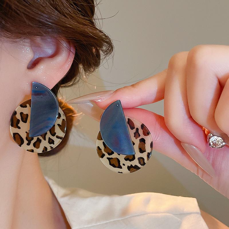 Faye Wong Pink Shrimp Cracker Earrings 2025 Year of the Snake Spring Festival Studs - European and American High-End Fashion.