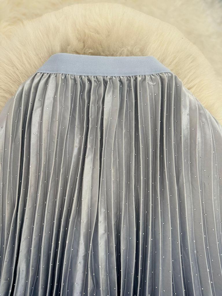 Eleganter Midi-Rock aus Satin mit Farbverlauf und Strass-Akzenten