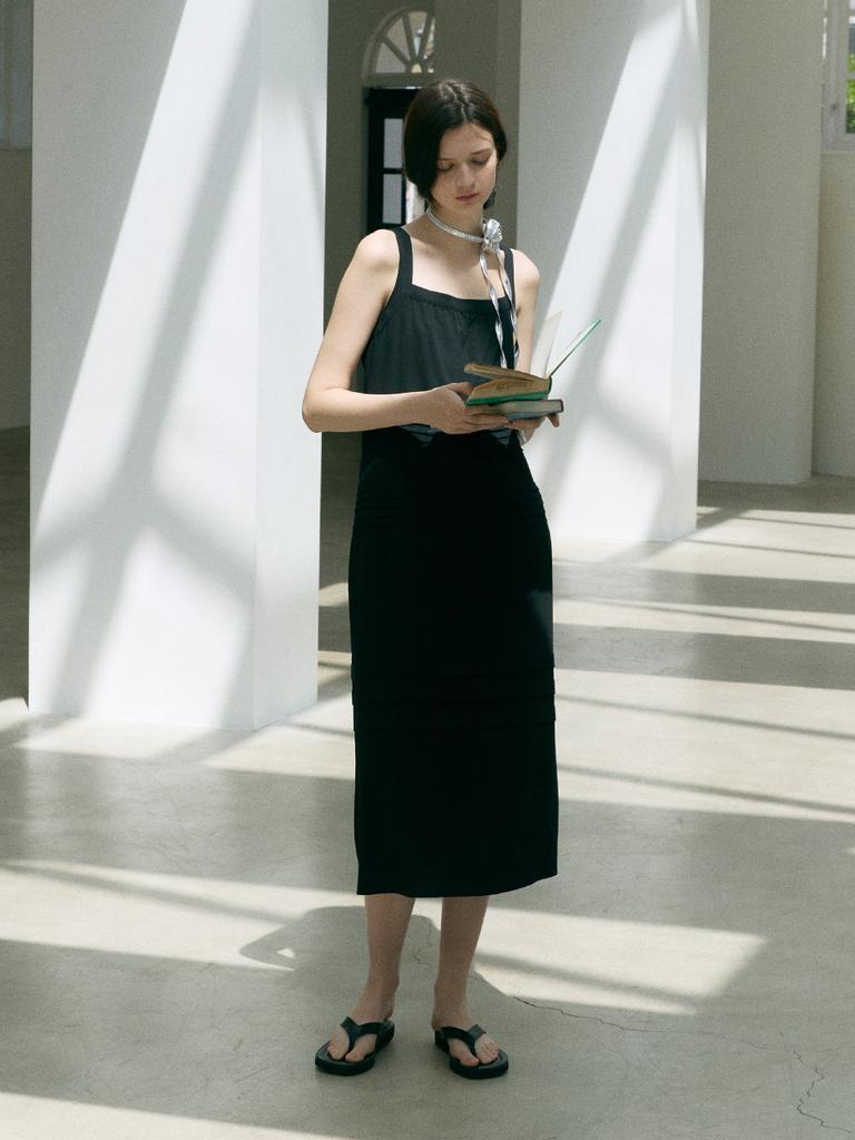 Mout Square Neck Back Ribbon Dress (Mout Black)