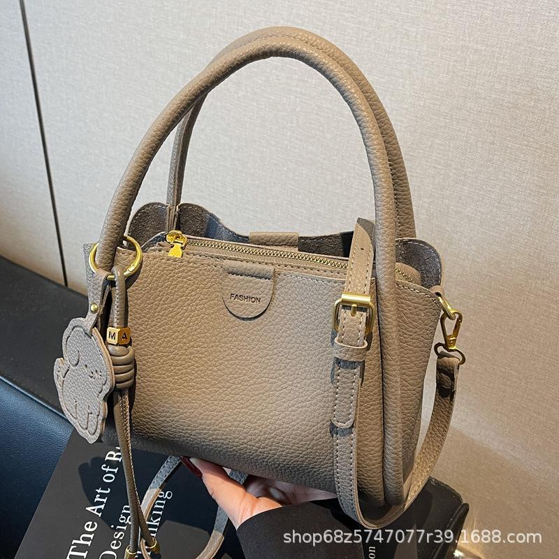 Simple design solid color handbag 2025 new Korean niche retro commuter crossbody bag textured commuter bucket bag