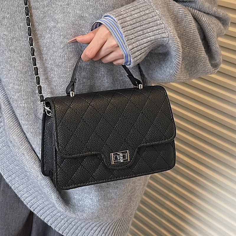 Small Bag Women's 2026 New Fashion Diamond Chain Messenger Bag Feeling Portable Small Square Bag