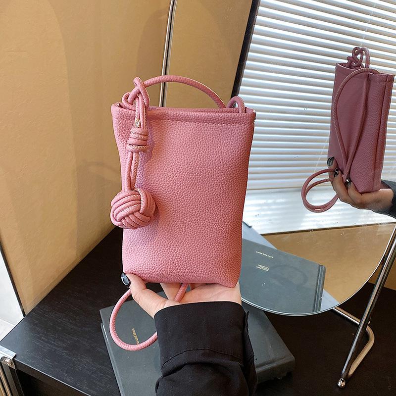 

Super Fire Crossbody Small Bag Girls 2025 New Summer Green Mini Walking Textured Niche Mobile Phone Bag рожевий