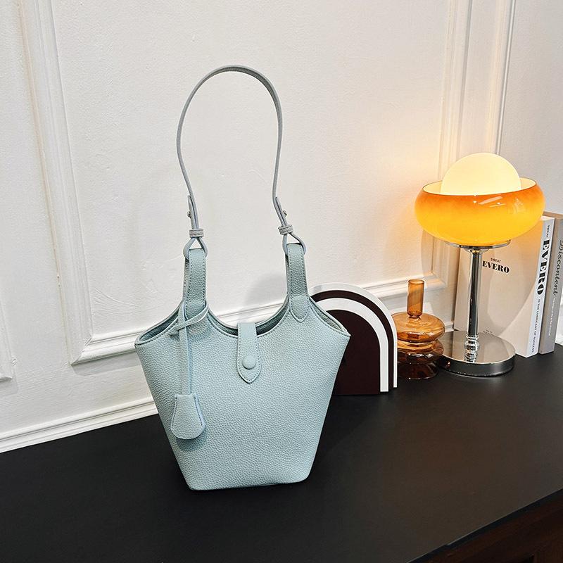 Versatile Single-shoulder Bag, Stylish and Trendy Commuting Crossbody Bag, Simple and Fashionable Bucket Bag, Women's Underarm Bag