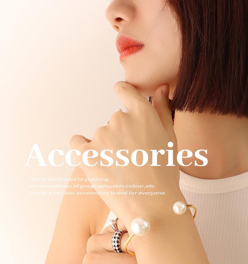 Korean Style Non-fading Faux Pearl Bracelet for Women, Exquisite 18K Gold-Plated Titanium Steel.