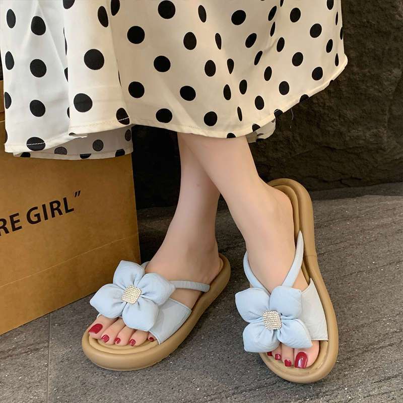 Stepping On Shit Slippers Female Summer Wear 2025 New Fairy Wind Flat-bottomed Flowers with Skirt One-word Beach Sandals