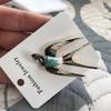 Klassieke broche met zwaluw van geëmailleerd metaal, geschikt voor sjaals, als kerstcadeau, voor banketten en bruiloften.