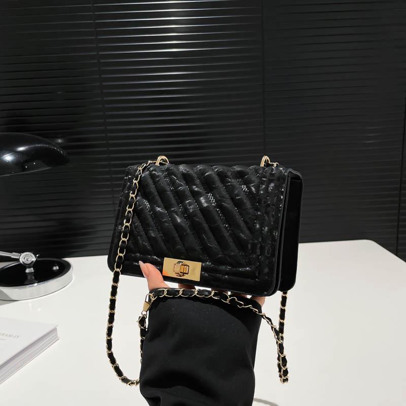 

Сумка Женская 2025 Новая Супер Огонь Повседневная Универсальная Изысканная Маленькая Сумка Текстурированная Текстура Цепь Кроссбоди Маленькая Квадратная Сумка чёрный