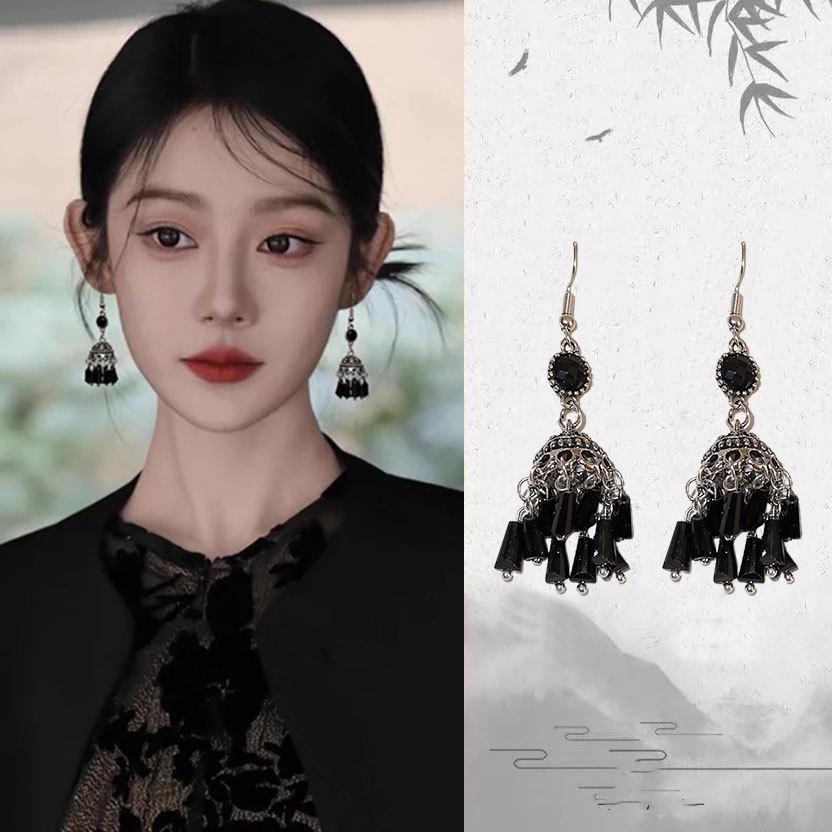 Geometrische Ohrringe im antiken Stil: Elegantes Design für Damen-Qipao-Accessoires