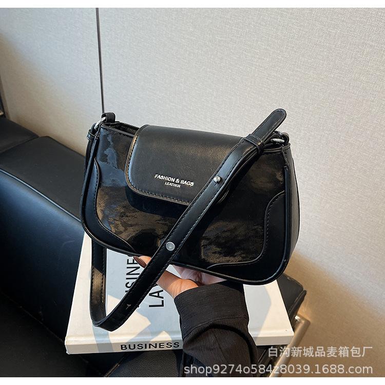

Solid color splicing shoulder bag new fashionable texture foreign style small square bag simple trend commuter underarm bag women s bag чёрный