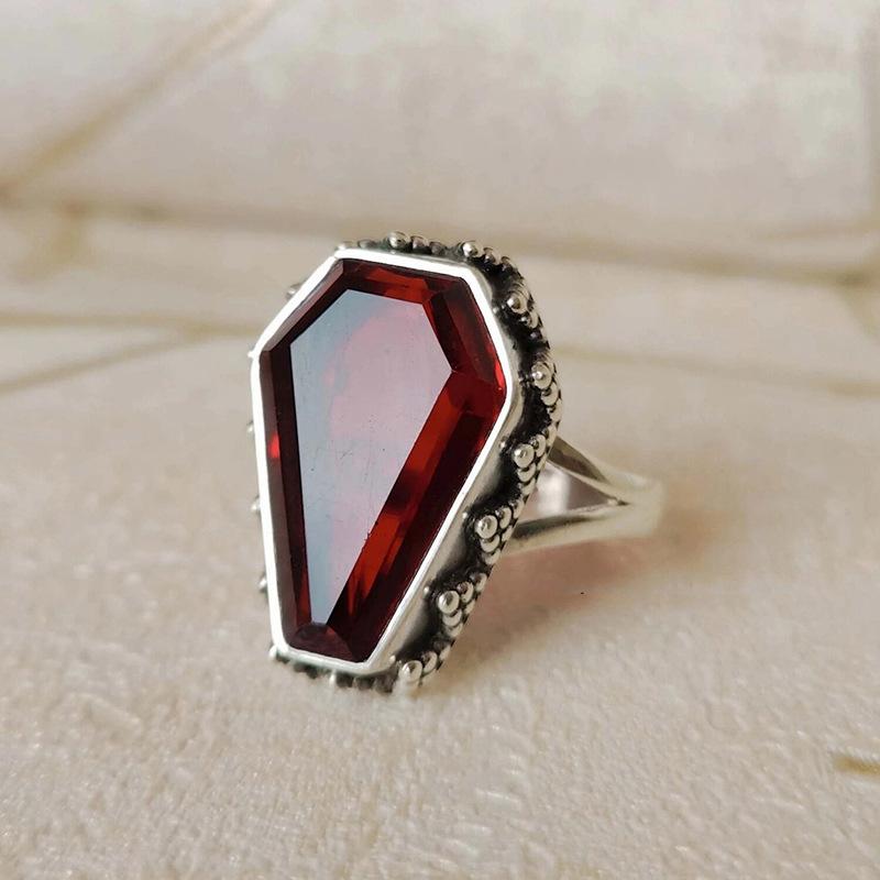 Retro punk style jewelry, creative niche imitation ruby ring, popular ring
