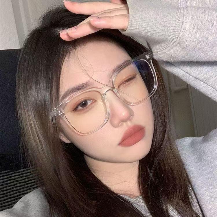 Women’s Black Round Anti-Blue Light Glasses - Fits Round Faces, Flat Myopia-Compatible Lenses, Prescription Ready.