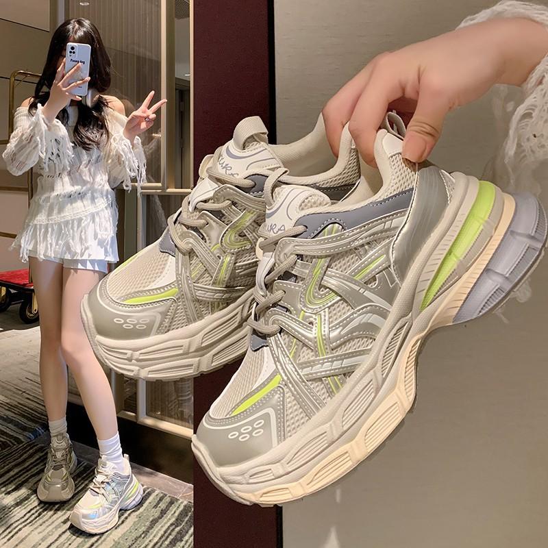Star thick-soled Forrest Gump shoes 2025 new versatile and lightweight muffin explosion inner height increase dad shoes sports little white shoes