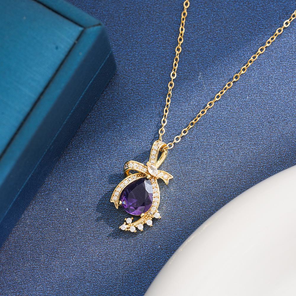 European & American Christmas Apple Pendant Necklace: Creative, High-End, Niche Design