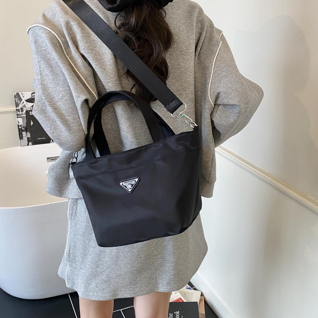 Niche trend fashion versatile messenger bag women's large-capacity tote bag women's new high-end handbag