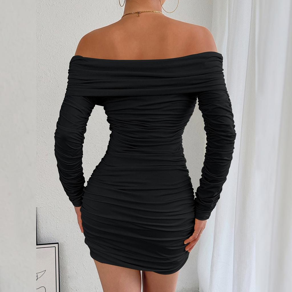 Abito da donna a spalle scoperte, maniche lunghe, plissettato, aderente