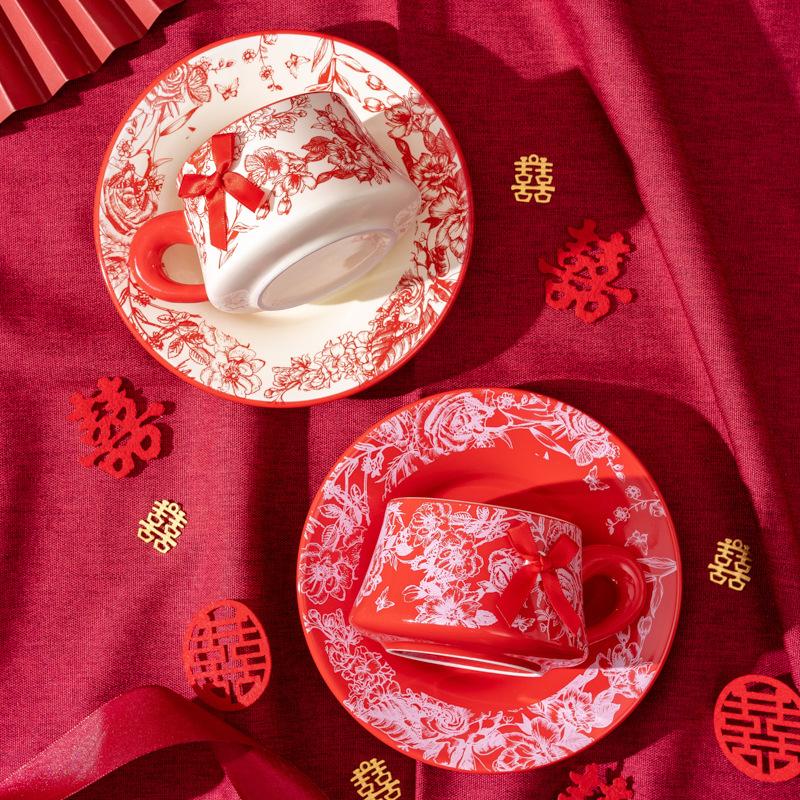 Festive Red Rose Cups and Plates Wedding Gifts for The Newlyweds High End and Elegant Souvenir Sets for Best Friends