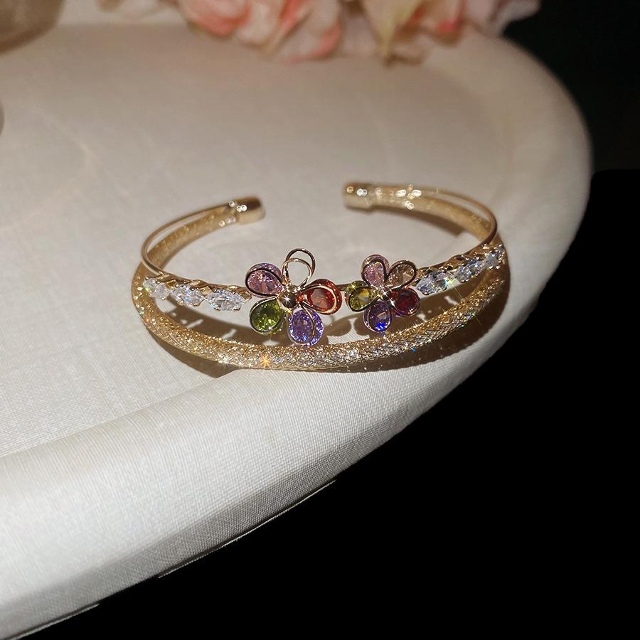 Zircon Flower Geometric Open Bangle: Elegant Retro Bracelet for Women