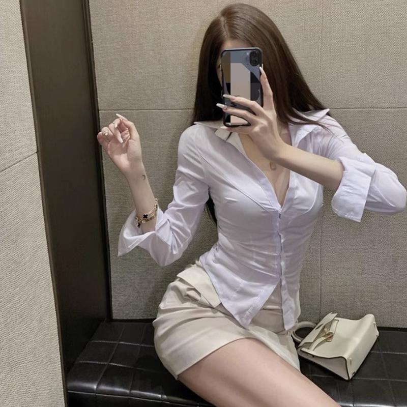 Chic V-neck White Shirt for Women: Slim Fit, French JK Style, Perfect for Early Autumn