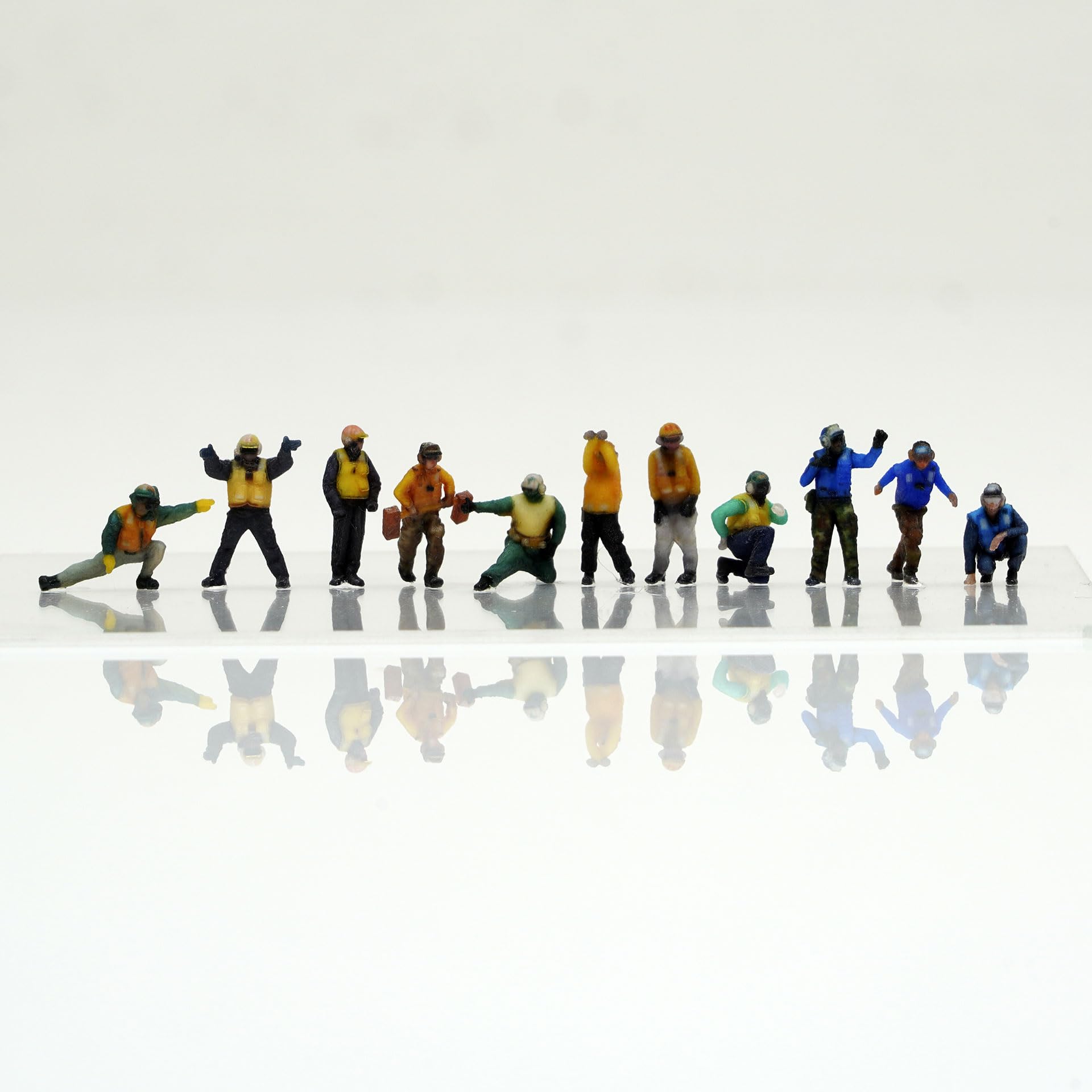 

figreal 1144 scale U.S. NAVY (1) 11b 11-piece pre-painted figure (144-00015-11b) U.S. Navy Deck Worker Flight Deck Crew Rainbow Gang YellowBlue