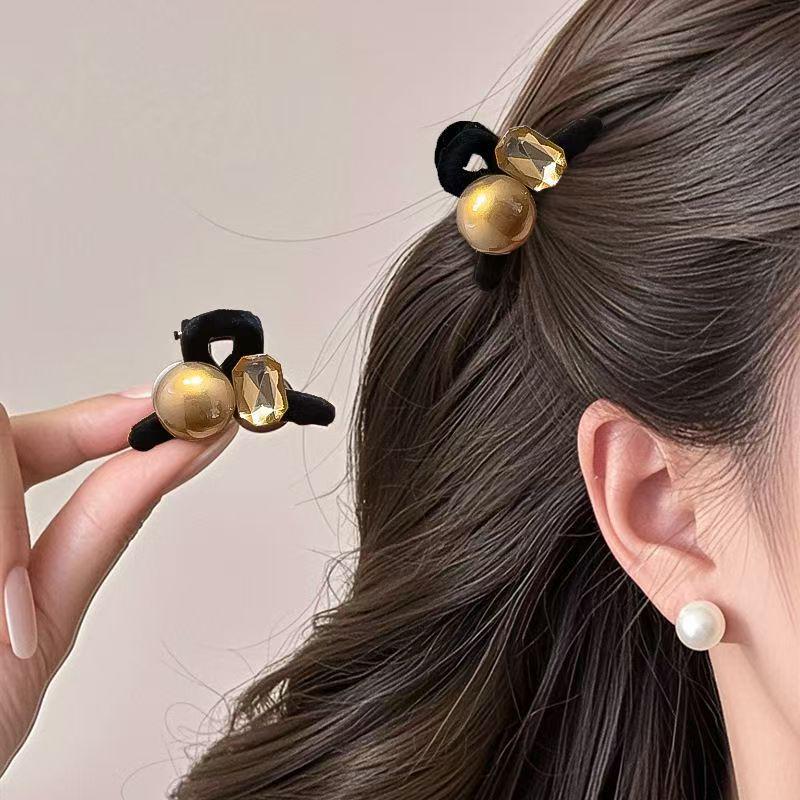2026 Pearl Velvet Princess Small Claw Clip - High-End Style for Flyaways & Bangs