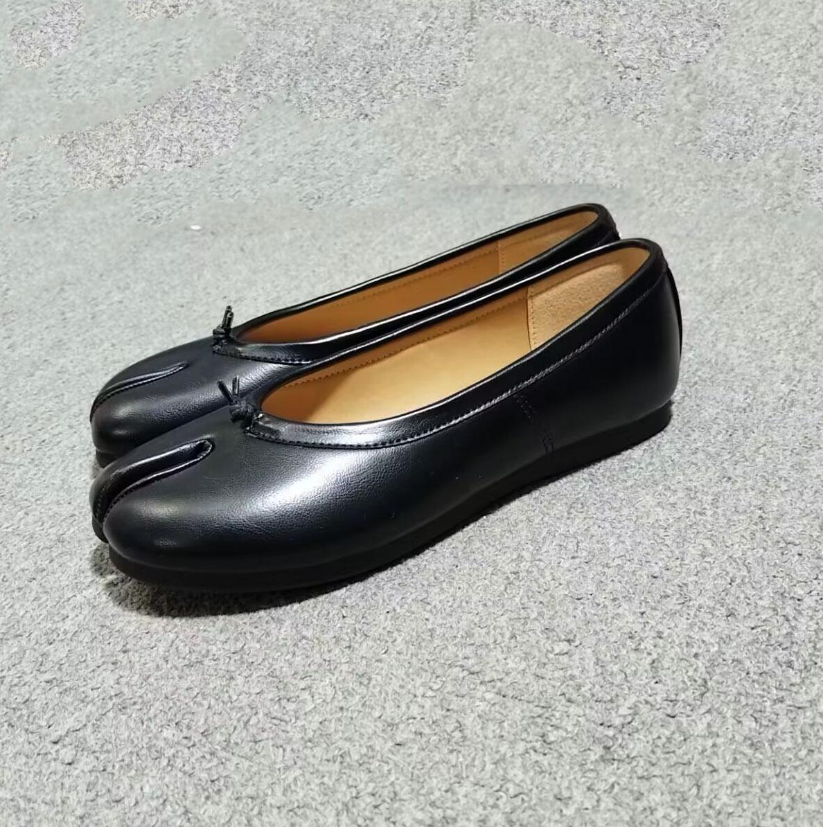 

Жіночі 2024 Плісовані балетки Tabi з розділеним пальцем і бантом 35