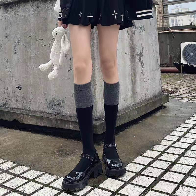 Color Matching Socks Women'S Ins Trendy And Versatile Autumn Black And Gray Spliced Knee Socks High Value Mori Black Calf Socks